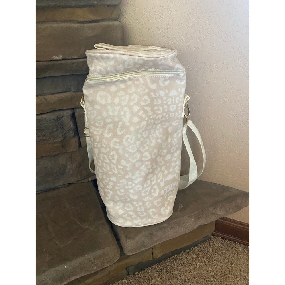 NWT Chico’s Snow Leopard Insulated Wine Cooler Shoulder Bag